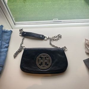 Tory Burch Logo Clutch Black